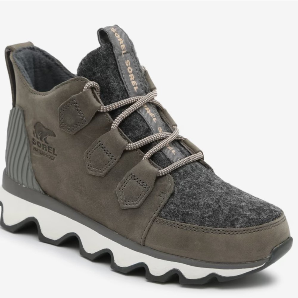 Sorel Kinetic Caribou Snow Boot,  Size 8, Olive/Grey